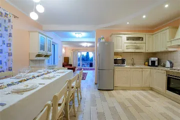 Mlini 5-Bedroom Villa with Pool and Jacuzzi