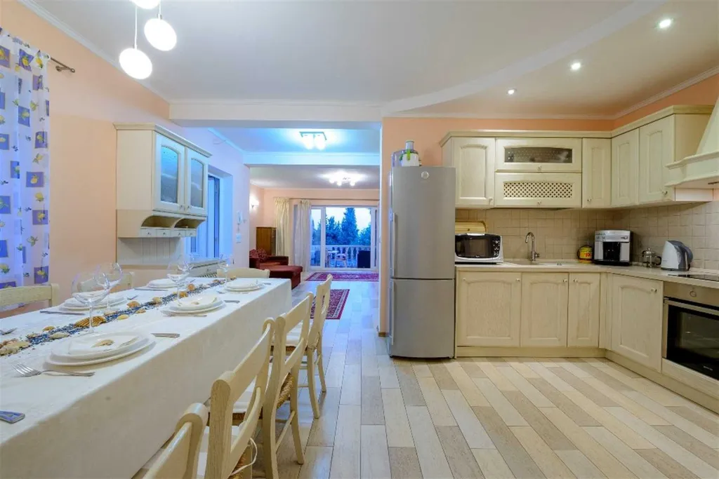 Mlini 5-Bedroom Villa with Pool and Jacuzzi