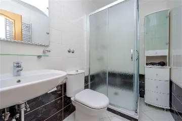 Mlini 5-Bedroom Villa with Pool and Jacuzzi