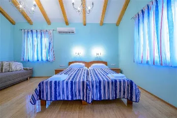 Mlini 5-Bedroom Villa with Pool and Jacuzzi