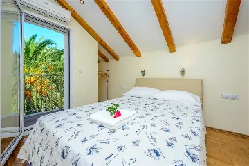 Mlini 5-Bedroom Villa with Pool and Jacuzzi