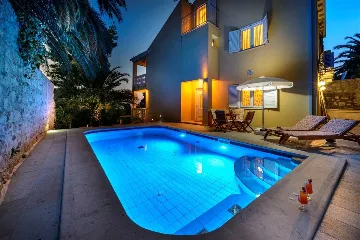 Mlini 5-Bedroom Villa with Pool and Jacuzzi