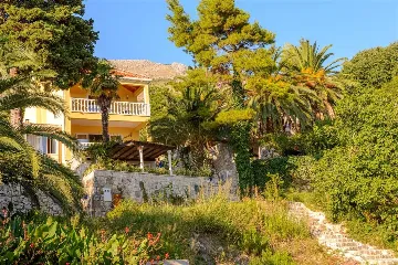 Mlini 5-Bedroom Villa with Pool and Jacuzzi