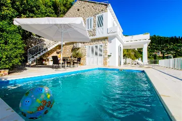 Dubrovnik Villa for 5 Guests with Outdoor Pool