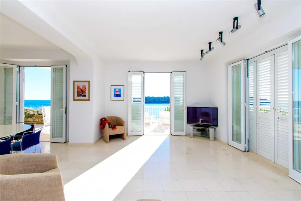 Dubrovnik Villa for 5 Guests with Outdoor Pool