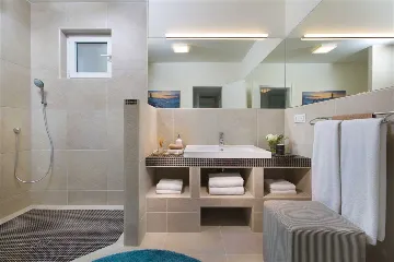 Orašac Air-Conditioned Villa with Pool for 4