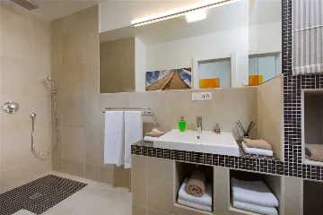 Orašac Air-Conditioned Villa with Pool for 4