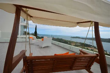 Orašac Air-Conditioned Villa with Pool for 4