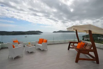 Orašac Air-Conditioned Villa with Pool for 4