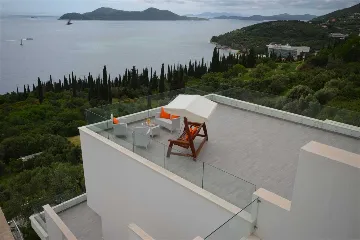 Orašac Air-Conditioned Villa with Pool for 4