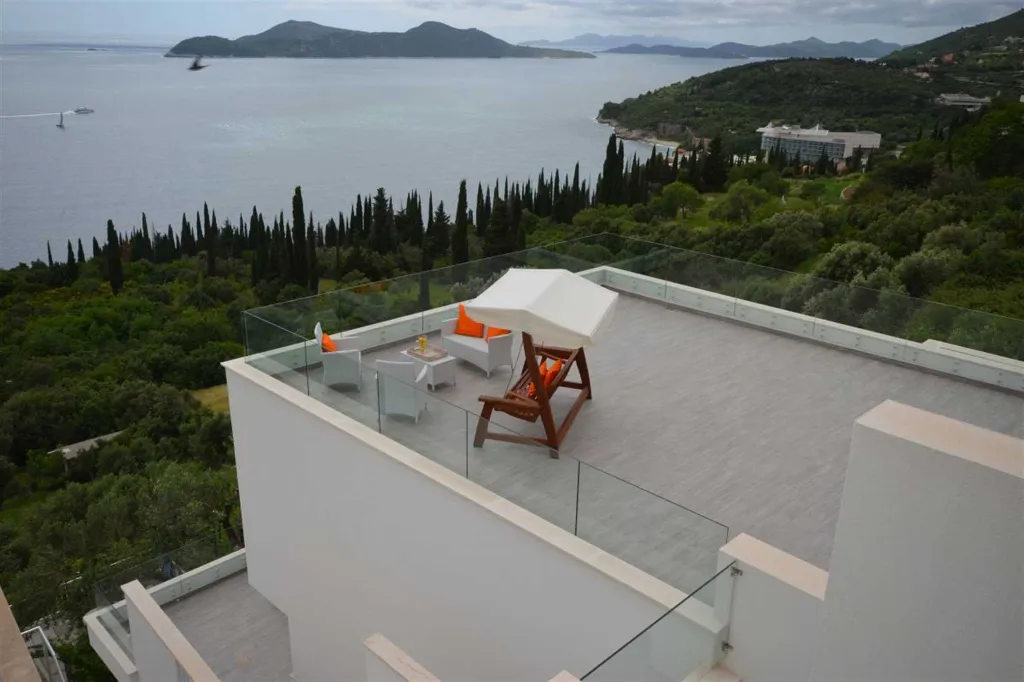 Orašac Air-Conditioned Villa with Pool for 4