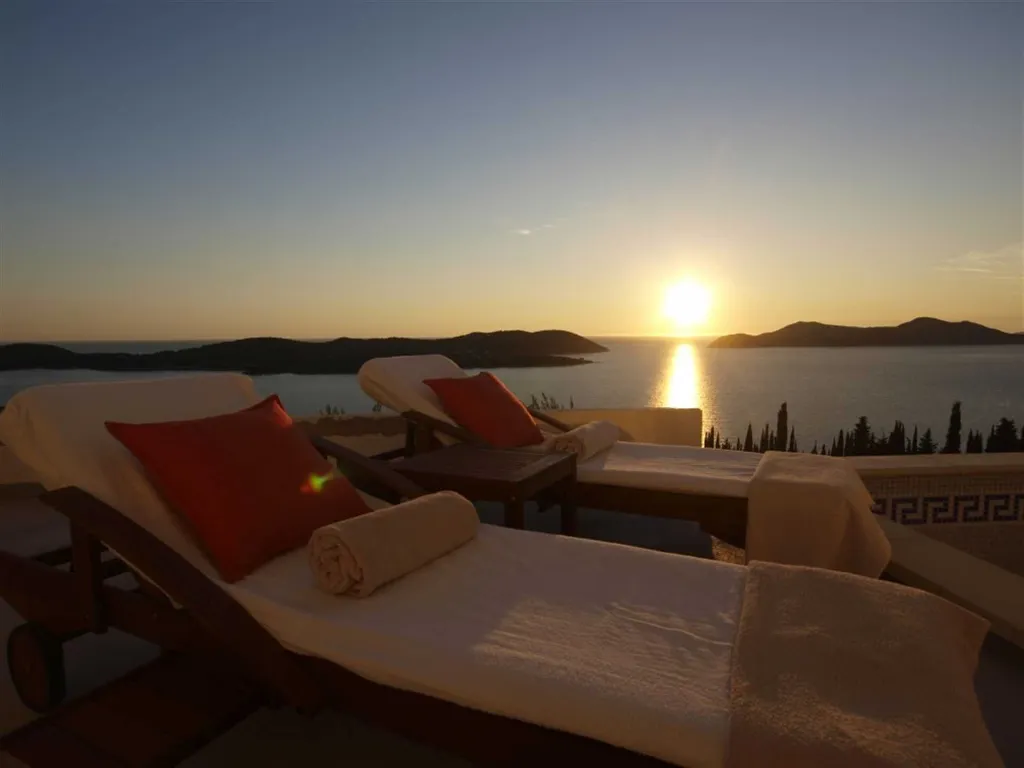 Orašac Air-Conditioned Villa with Pool for 4
