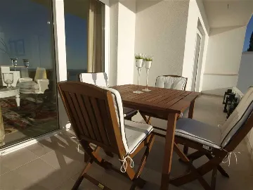 Orašac Air-Conditioned Villa with Pool for 4