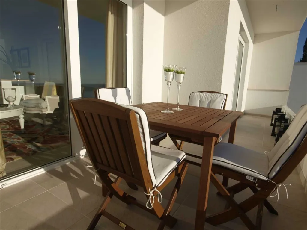 Orašac Air-Conditioned Villa with Pool for 4