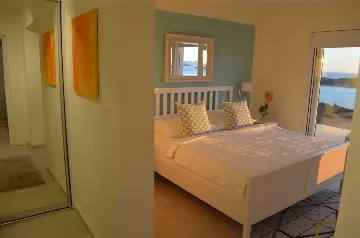 Orašac Air-Conditioned Villa with Pool for 4