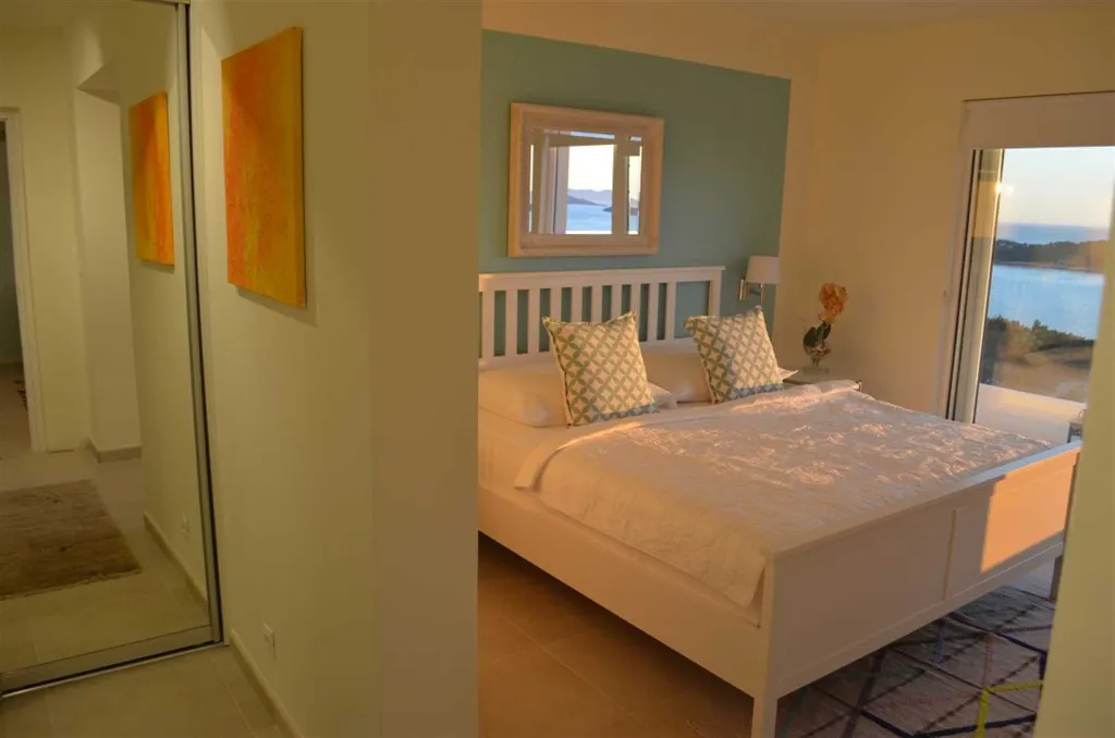 Orašac Air-Conditioned Villa with Pool for 4