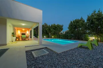 Villa in Orebić for 8 Guests with Swimming Pool