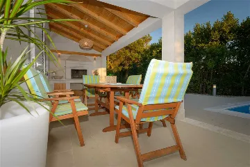 Villa in Orebić for 8 Guests with Swimming Pool