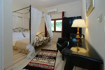 Orebić Villa with Swimming Pool and 4 Bedrooms