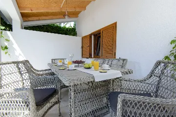 Orebić Villa with Swimming Pool and 4 Bedrooms