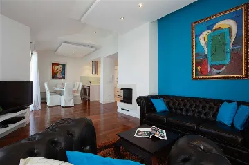 5-Bedroom Villa with Heated Pool in Drašnice