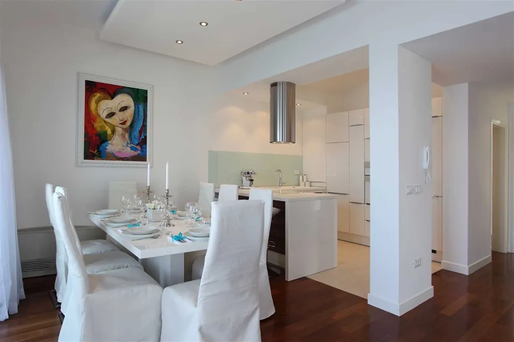 5-Bedroom Villa with Heated Pool in Drašnice
