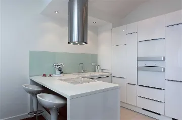 5-Bedroom Villa with Heated Pool in Drašnice