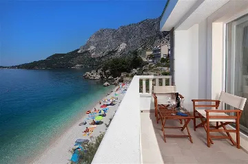 5-Bedroom Villa with Heated Pool in Drašnice