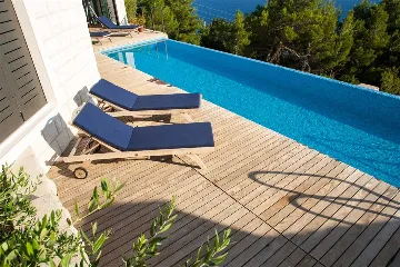 4-Bedroom Villa in Mimice for 8 Guests