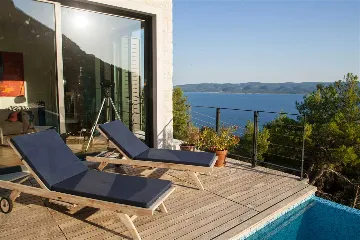 4-Bedroom Villa in Mimice for 8 Guests