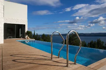 4-Bedroom Villa in Mimice for 8 Guests