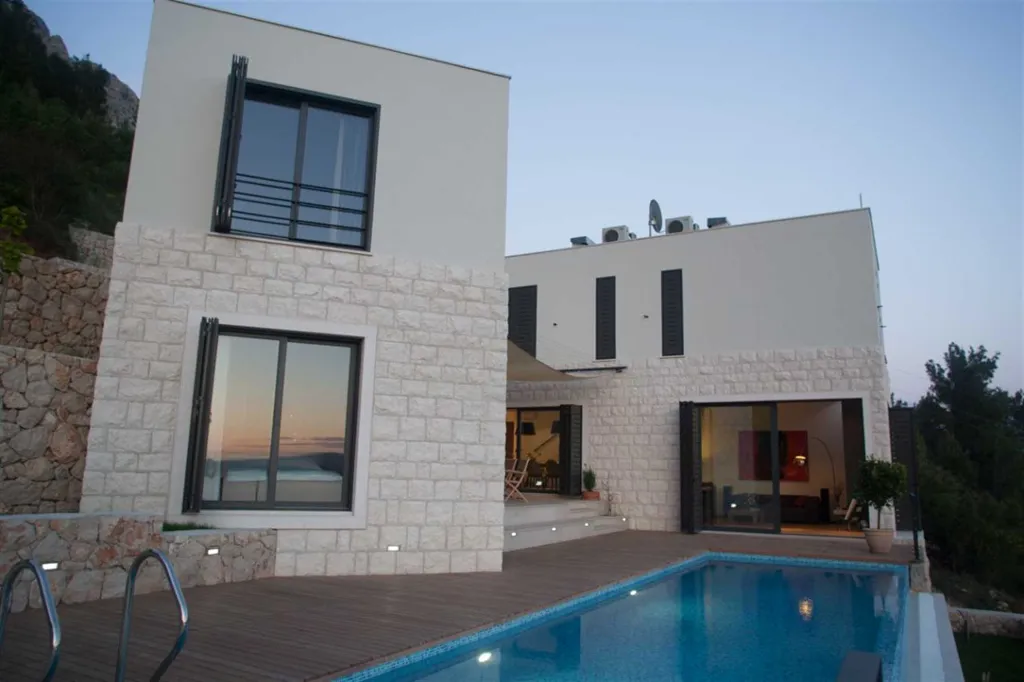4-Bedroom Villa in Mimice for 8 Guests