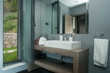 4-Bedroom Villa in Mimice for 8 Guests