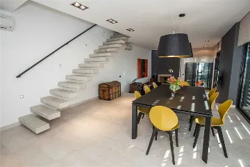 4-Bedroom Villa in Mimice for 8 Guests