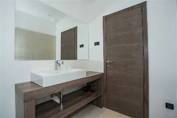 4-Bedroom Villa in Mimice for 8 Guests