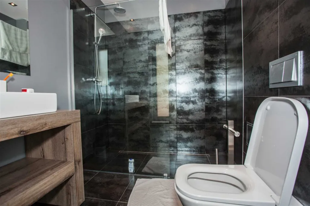 4-Bedroom Villa in Mimice for 8 Guests