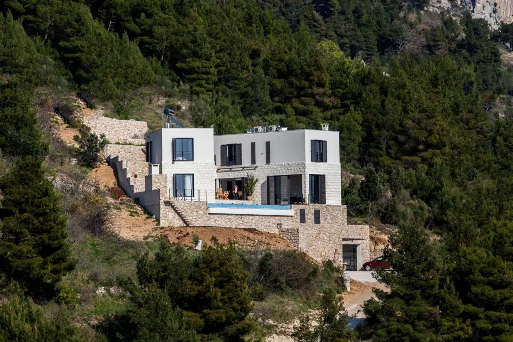 4-Bedroom Villa in Mimice for 8 Guests