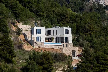 4-Bedroom Villa in Mimice for 8 Guests