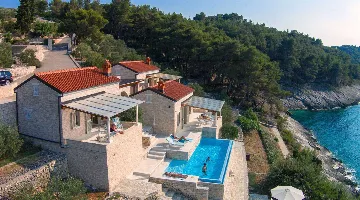Villa in Vela Luka for 8 Guests with Pool