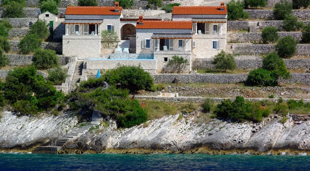Villa in Vela Luka for 8 Guests with Pool