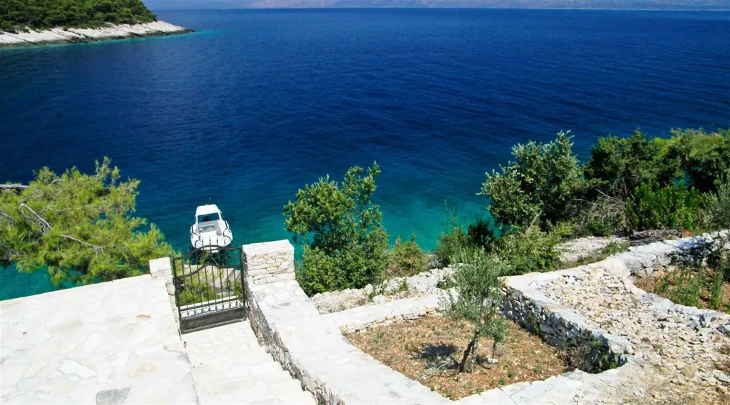 Villa in Vela Luka for 8 Guests with Pool