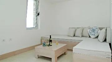 Villa in Vela Luka for 8 Guests with Pool