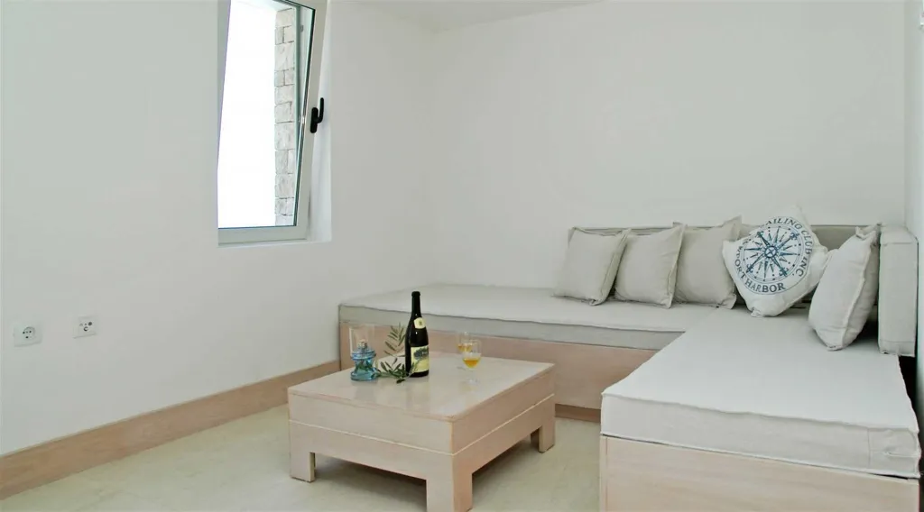 Villa in Vela Luka for 8 Guests with Pool