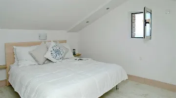 Villa in Vela Luka for 8 Guests with Pool