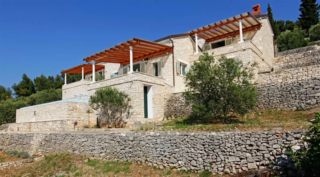 Villa in Vela Luka for 8 Guests with Pool