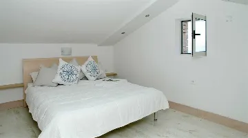 Villa in Vela Luka for 8 Guests with Pool