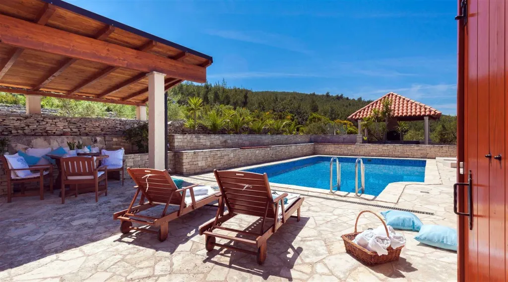 Stone Villa with Pool in Prigradica, Vela Luka