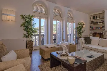 Historic 5-Bedroom Villa in Hvar with Spa Pool