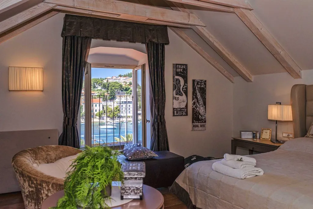 Historic 5-Bedroom Villa in Hvar with Spa Pool
