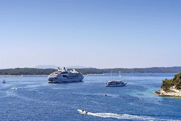 Historic 5-Bedroom Villa in Hvar with Spa Pool